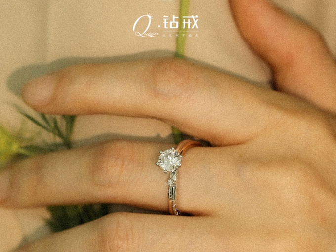 QUEEN[星虹]双色金简洁结婚钻戒
