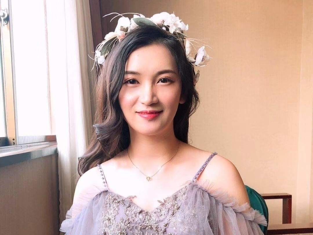 精品套系南京
新娘全天上门化妆
