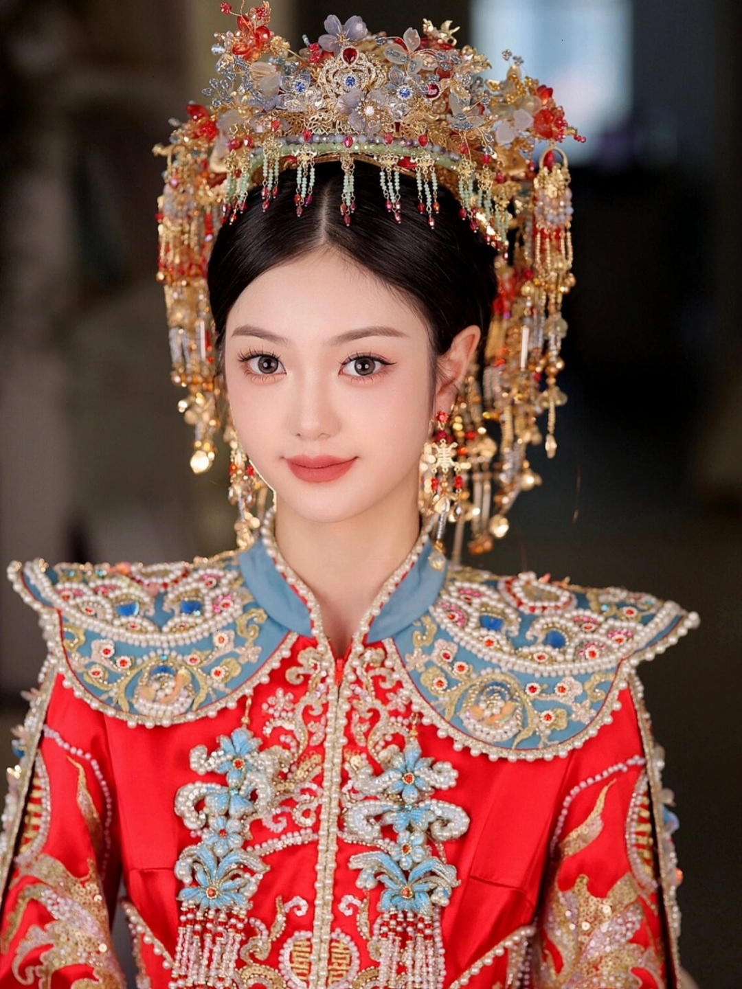 大气端庄红蓝秀禾造型