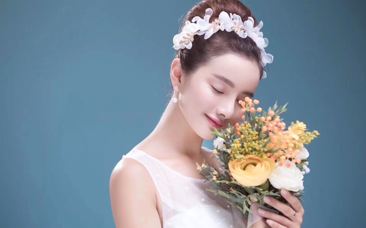 高新區(qū)圣愛(ài)婚紗室內(nèi)簡(jiǎn)約韓版婚紗照