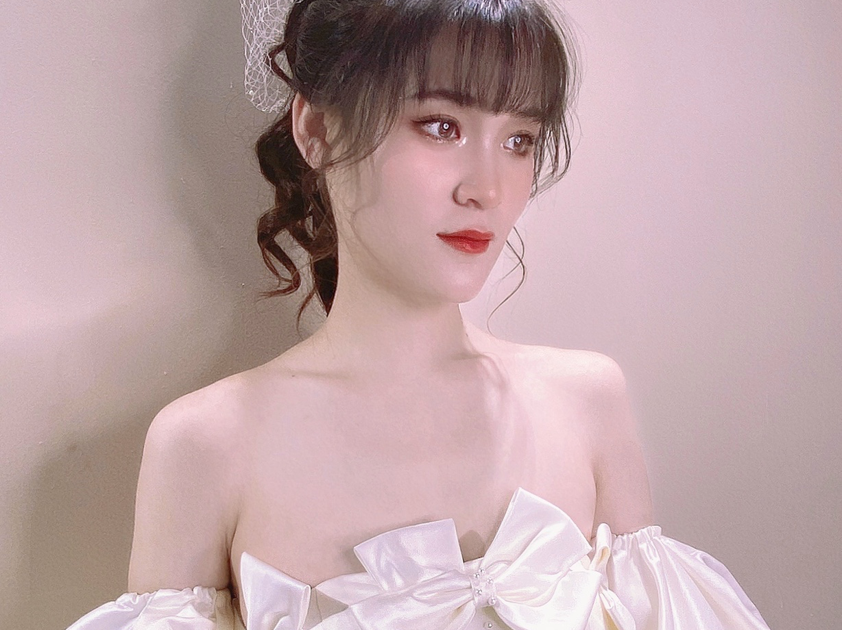 三套婚纱礼服➕跟妆