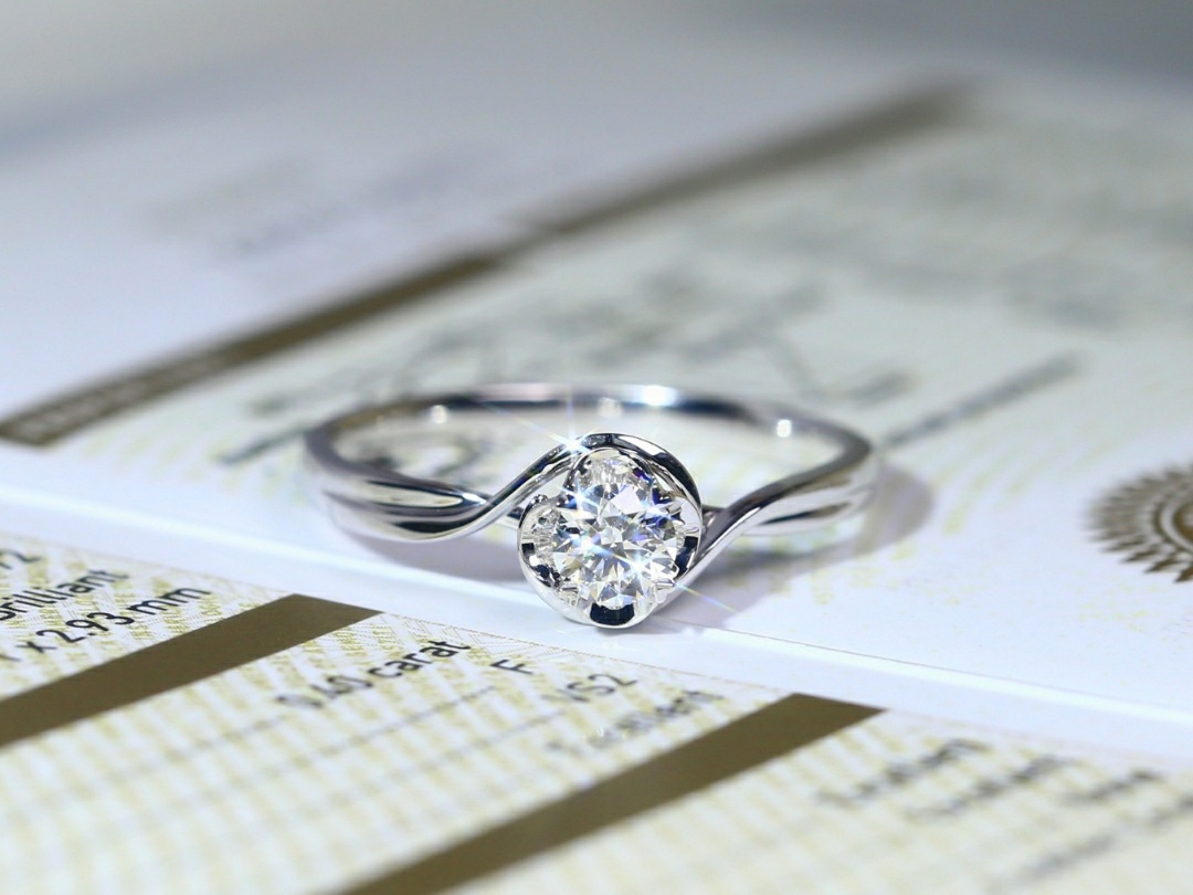 花嫁绽放显钻款式戒壁柔美