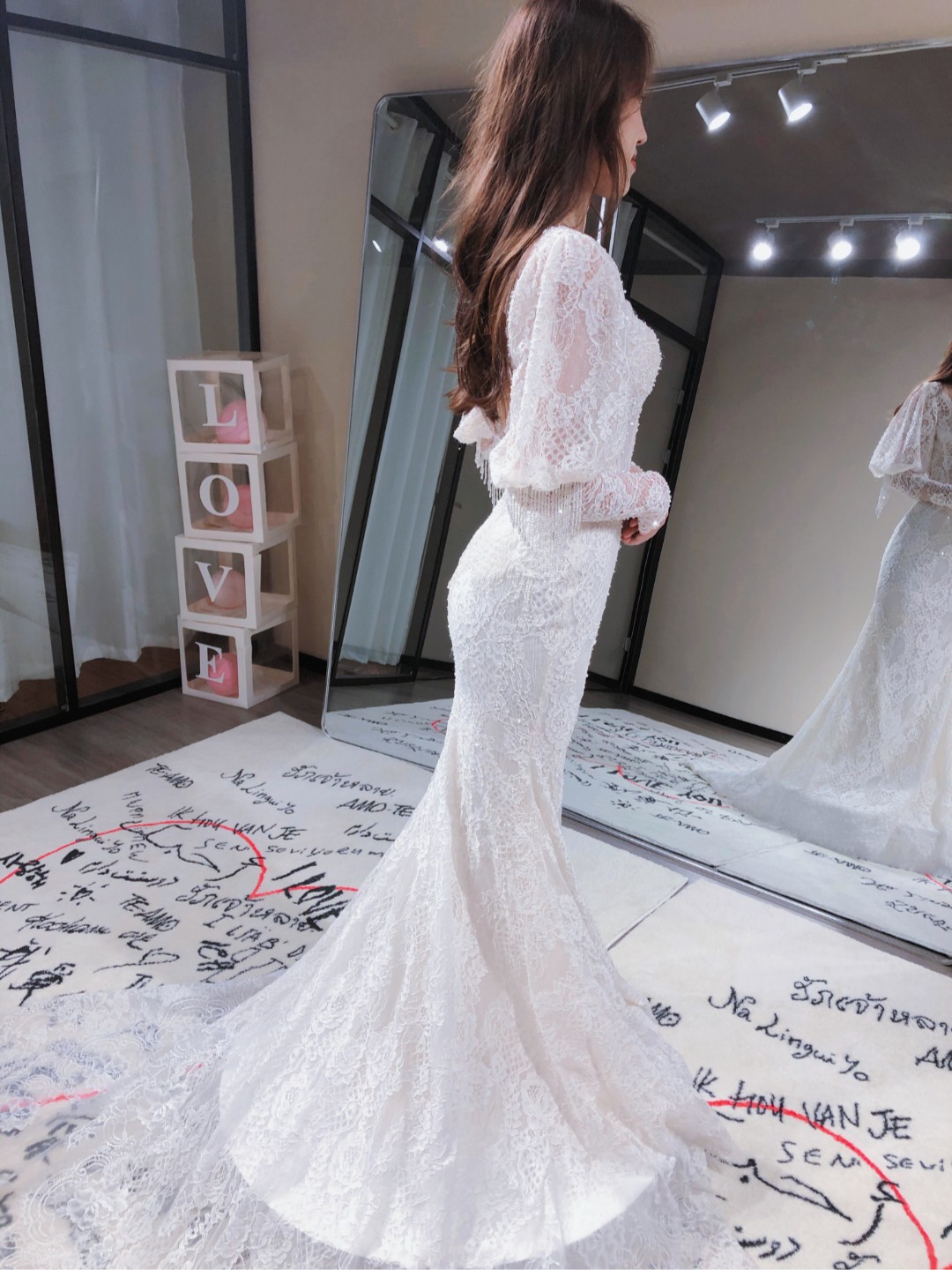 超級重工進口蕾絲釘珠優(yōu)雅魚尾婚紗