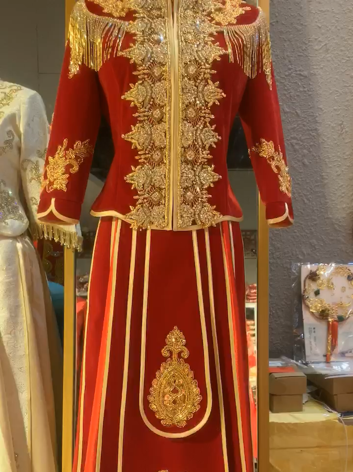 白纱齐地+敬酒服+中式秀禾+男士两套