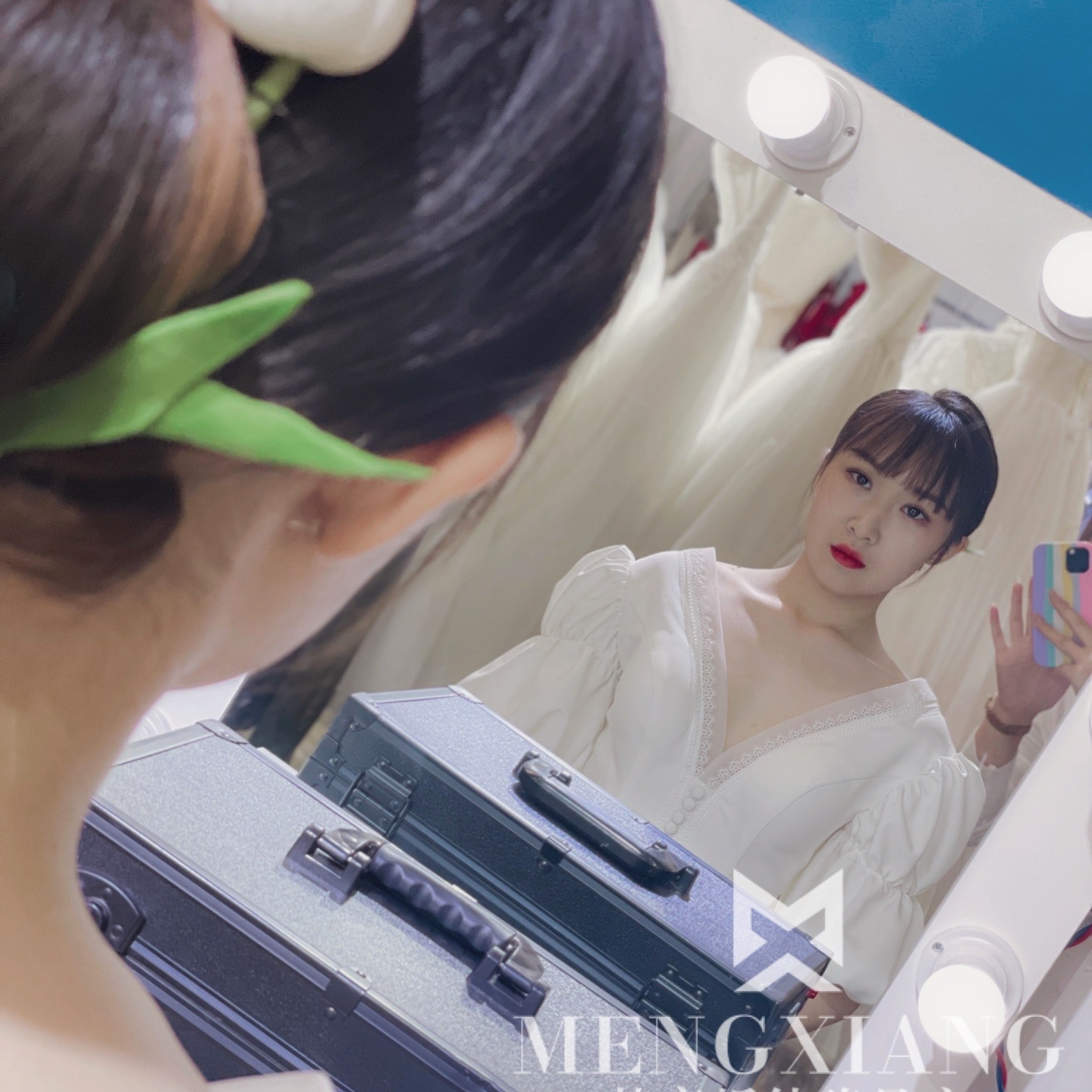 户外婚礼法式缎面鱼尾郁金香妆造
