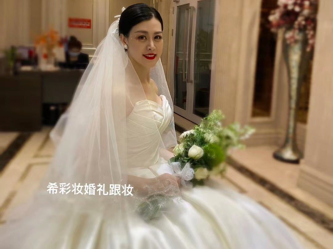 希彩妆免试纱 金牌化妆师全天跟妆+妈妈妆