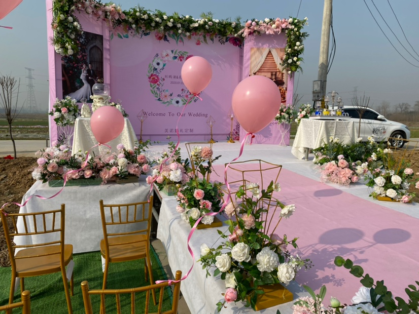 粉色唯美户外草坪主题婚礼