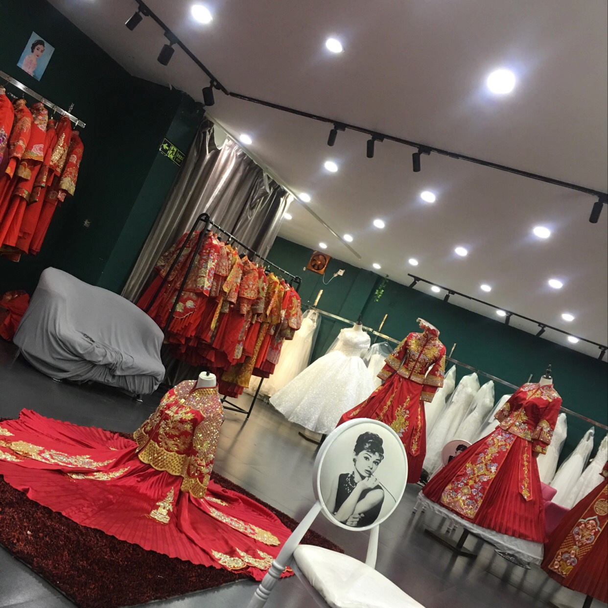 今喜婚纱礼服私人订制