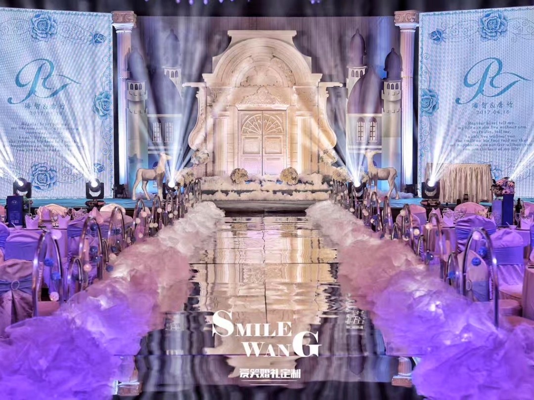 您好我是您的婚礼主持人，期待为您服务。