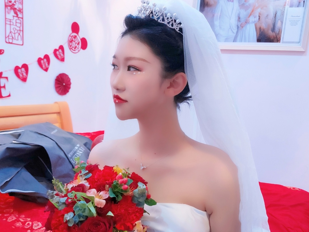 各类新娘跟妆汉婚出阁宴妈妈妆伴娘妆