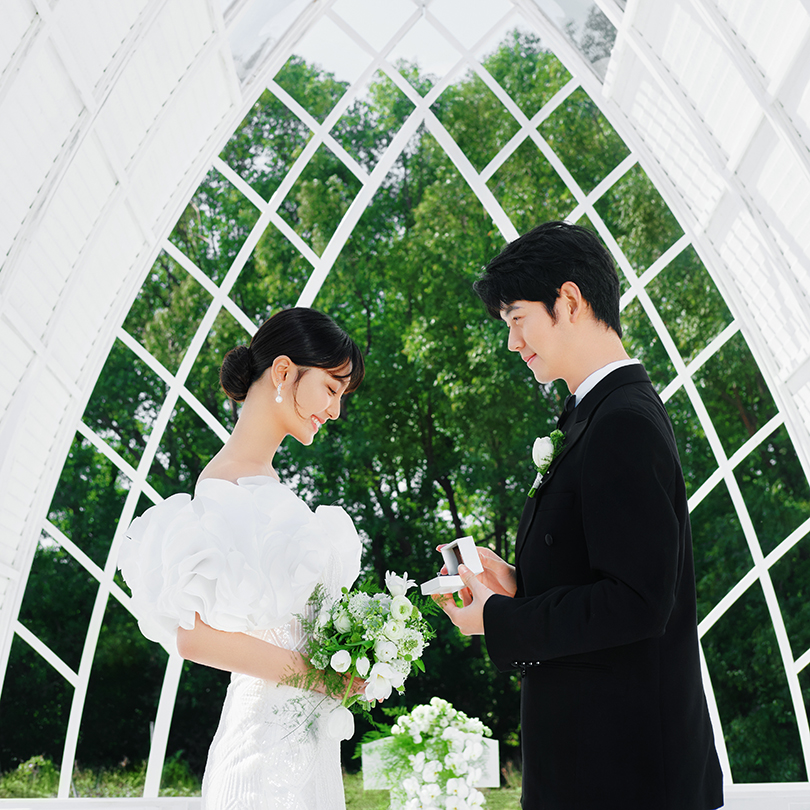 【优质推荐】中式汉服+草坪仪式感+教堂+策划拍摄