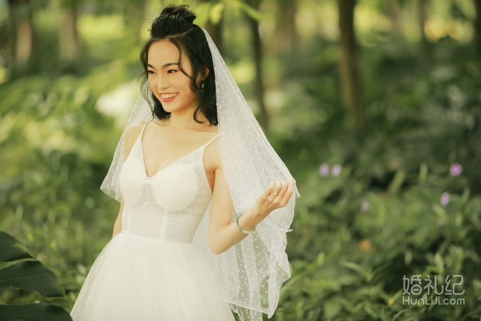 亲身示范，小个子新娘拍婚照必选礼服