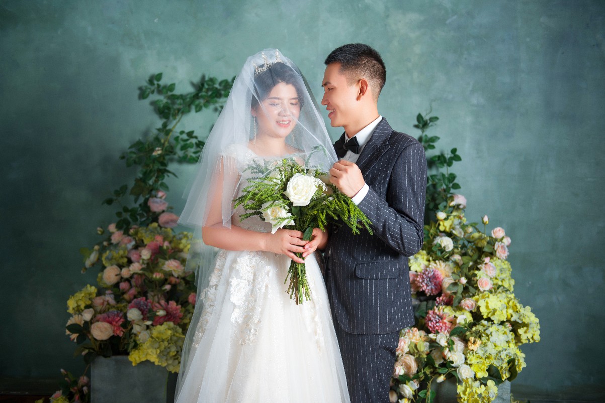 李波龙&安娜的婚礼邀请  我们将在09月28日举行婚礼诚挚邀请你