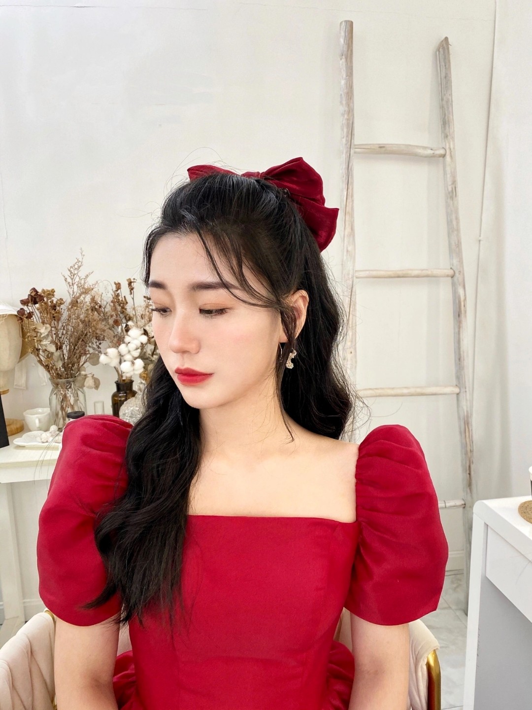 【订婚甄选】租精致敬酒服 享专属自然订婚妆容打造