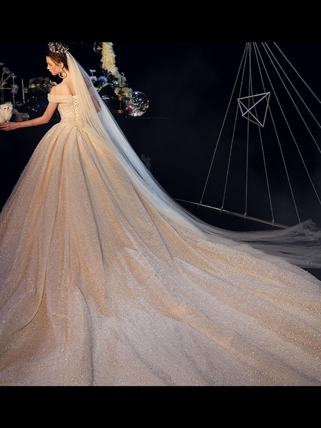  一字肩长拖尾欧式主婚纱 