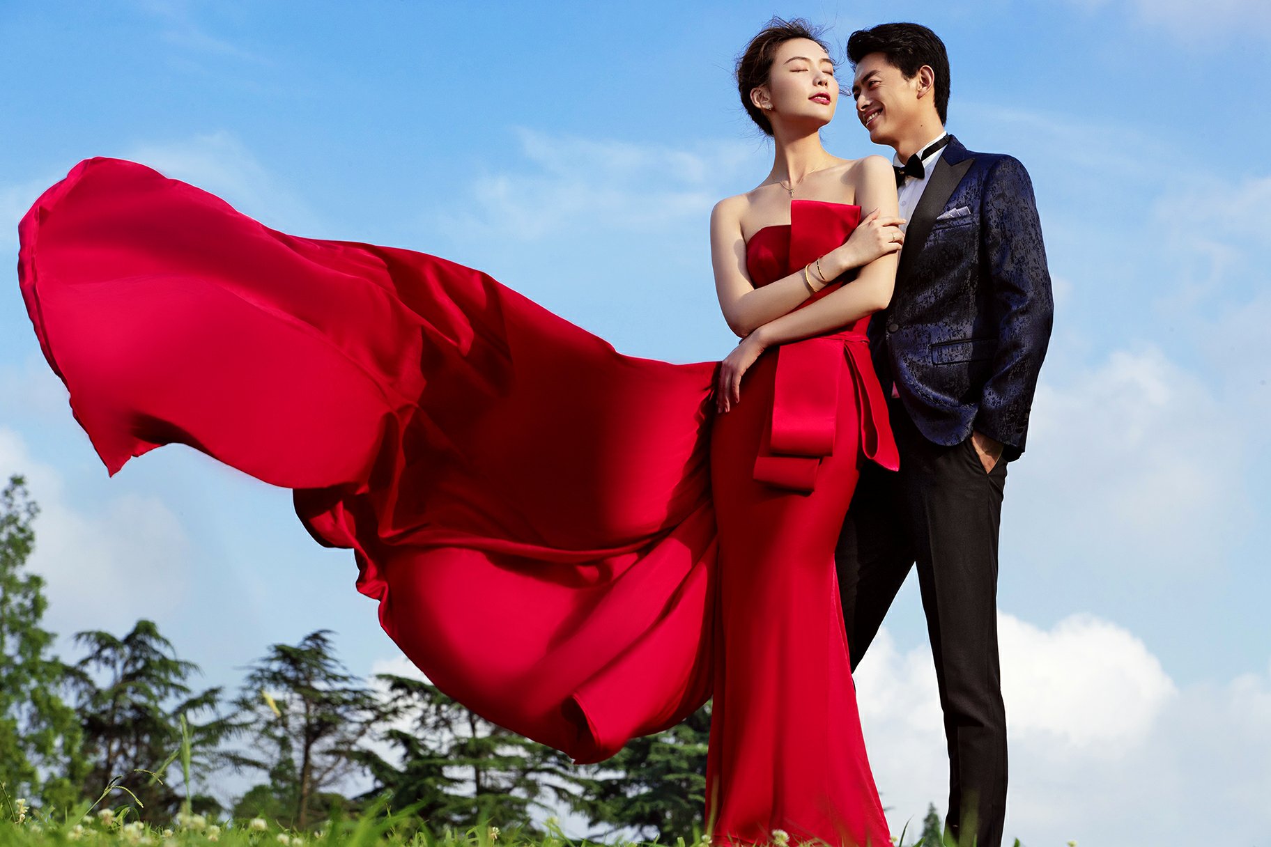 10套服裝+底片全送+新娘早妝+結(jié)婚當天服裝2套