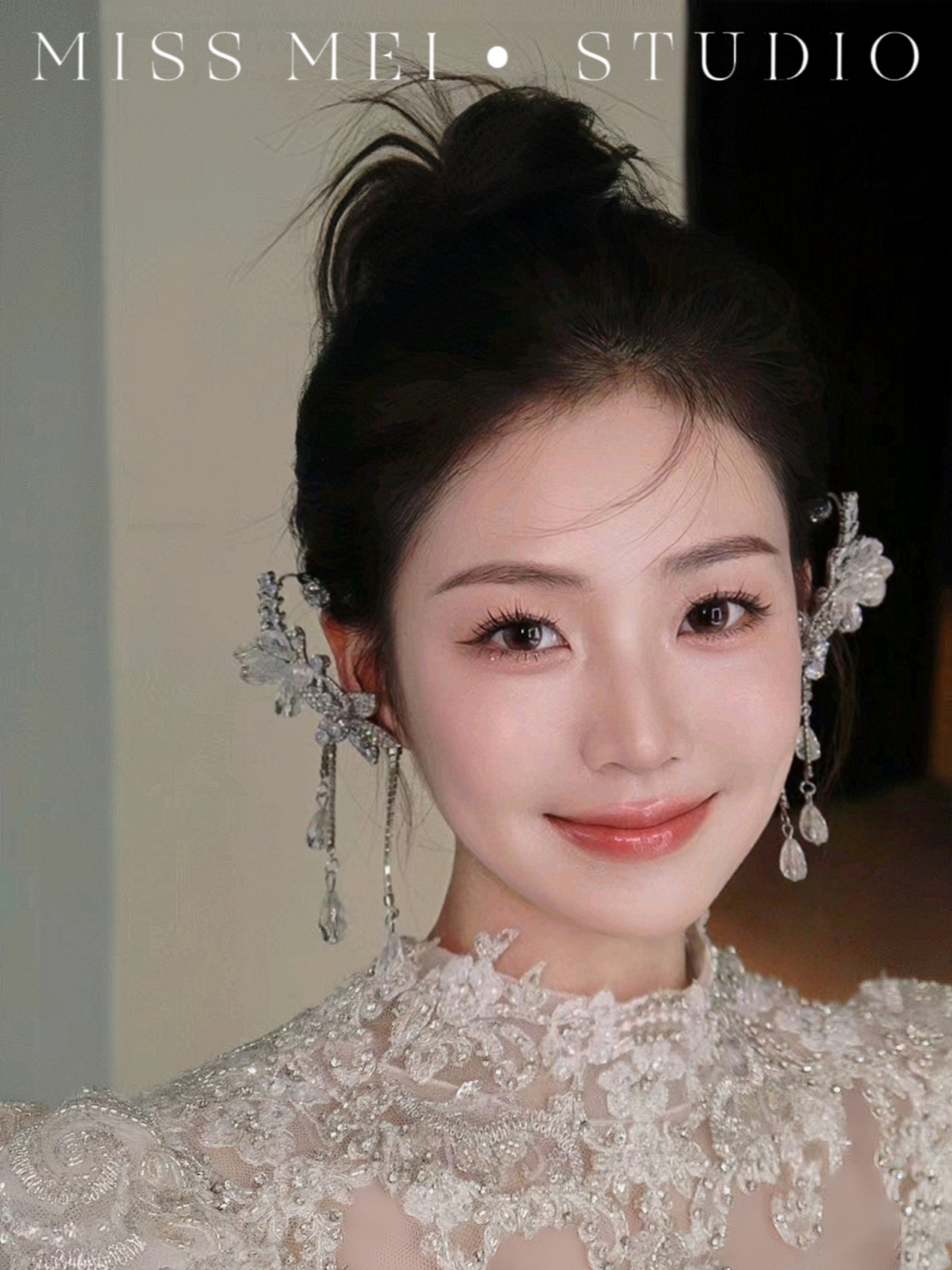 新娘跟妆+婚纱礼服三件+三套头饰（荆州城区）