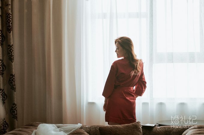 大婚必穿3件礼服，👰🤵一出场全家都夸好看