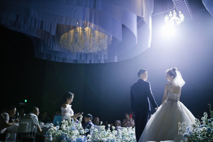 婚礼特别环节引宾客尖叫，开场演绎的第一支舞
