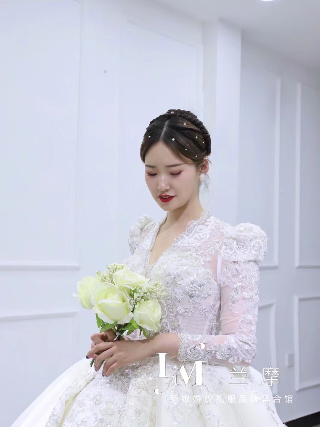2880高端十二件套婚纱礼服加跟妆