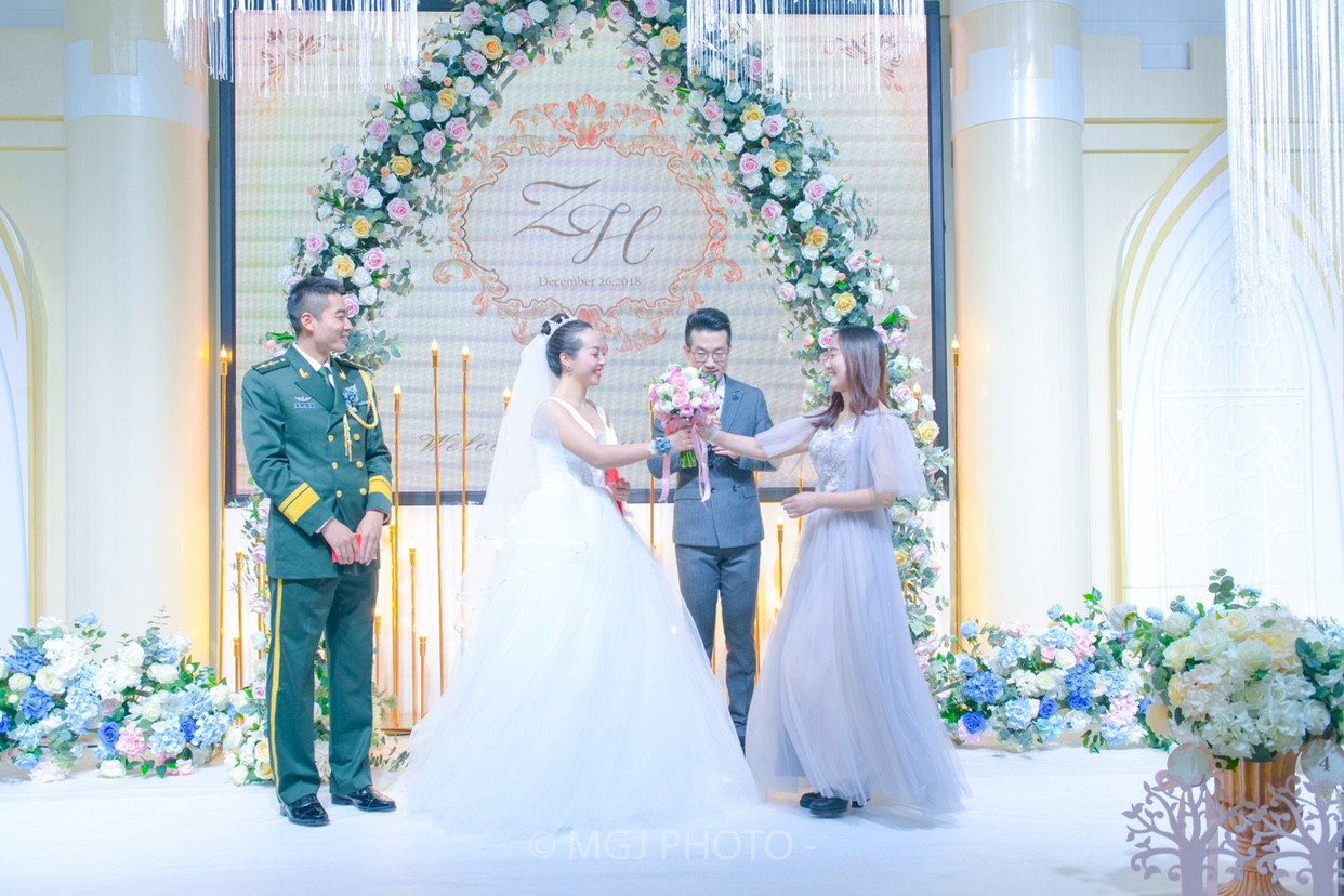 还有十天结婚一周年了