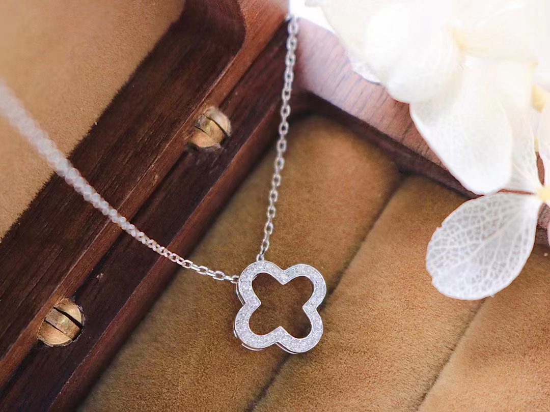 18K金钻石四叶草项链