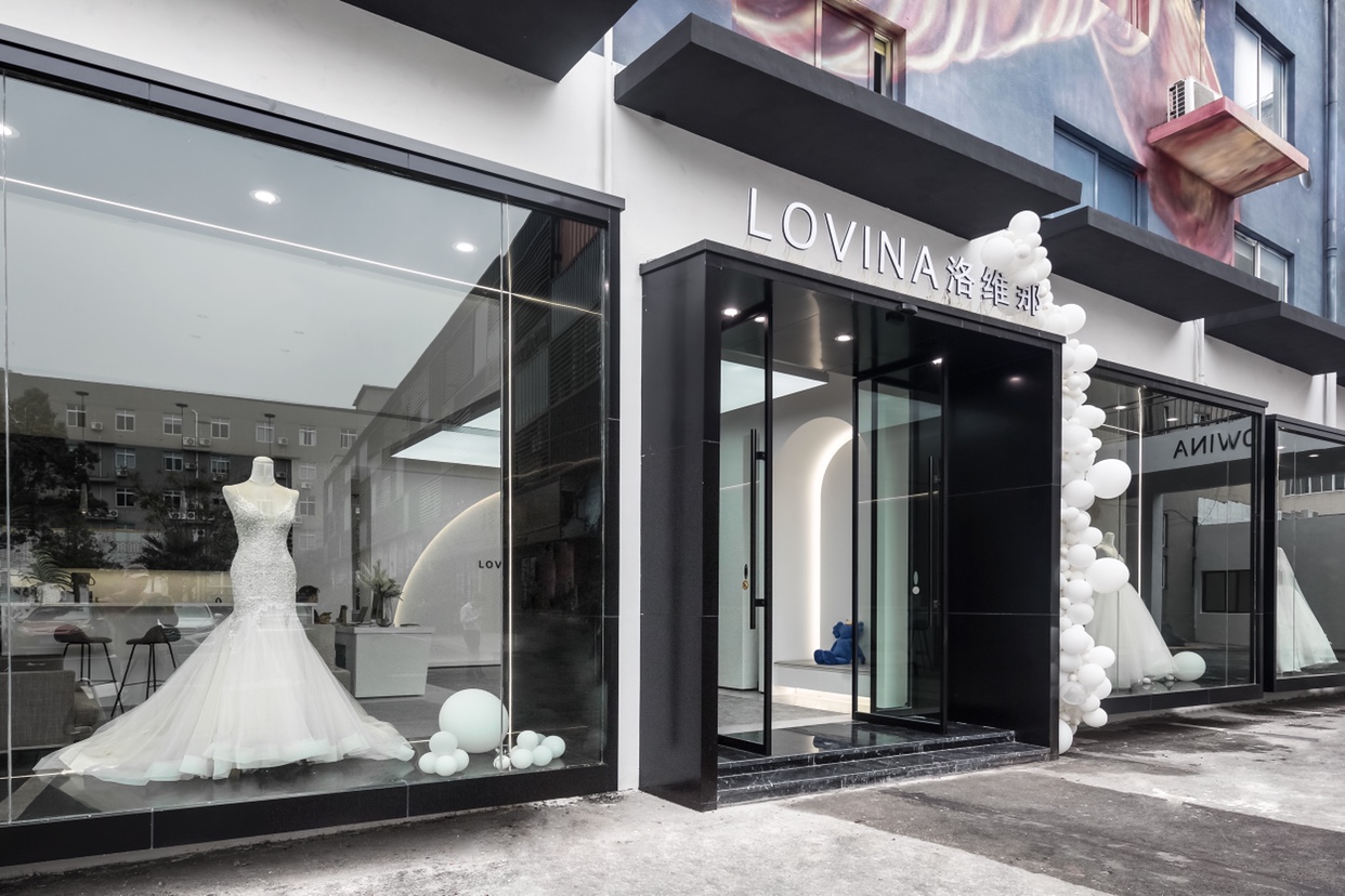 LOVINA洛维那奢品婚纱