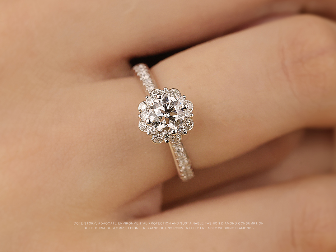 浪漫指尖|芙罗拉群镶女式钻戒