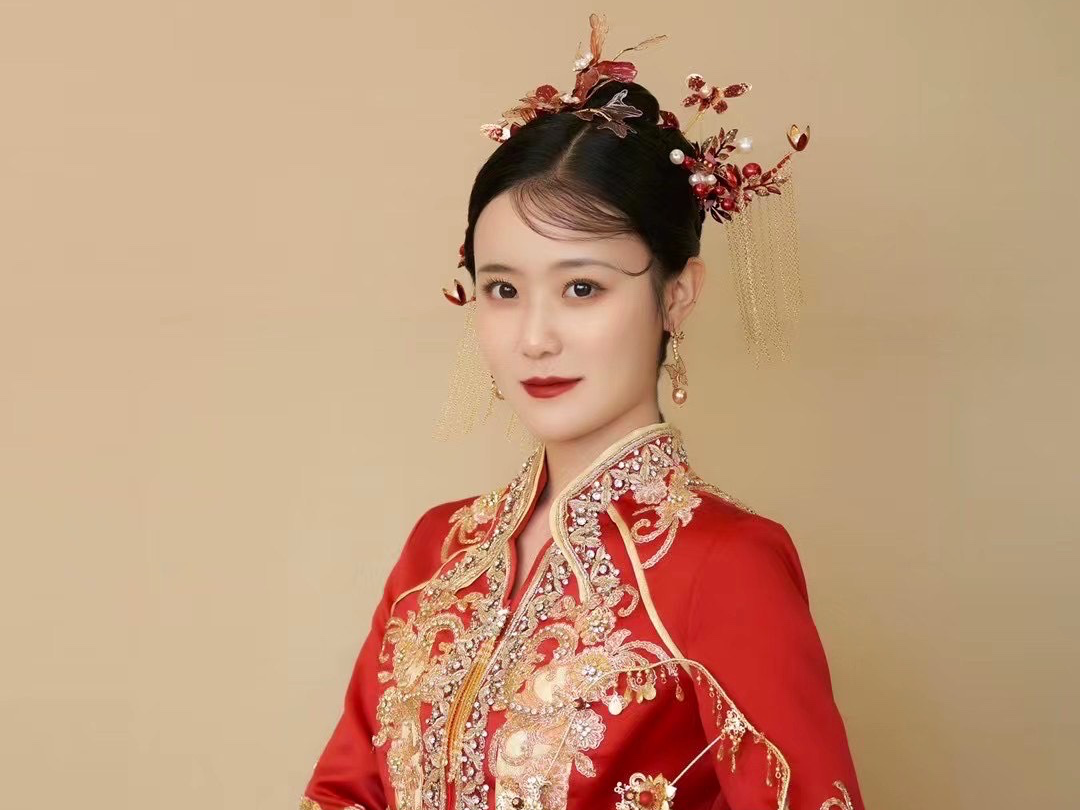 资深化妆师八小时全程新娘跟妆，不收取任何试妆费用