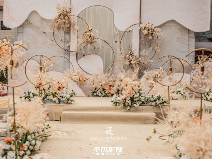 大氣香檳色戶外婚禮 家門口婚禮現(xiàn)場