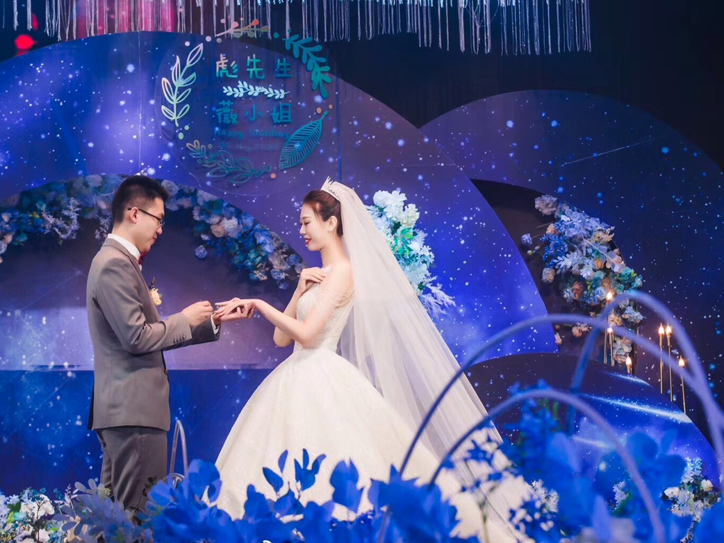 跟妆优惠中送妈妈妆伴娘妆