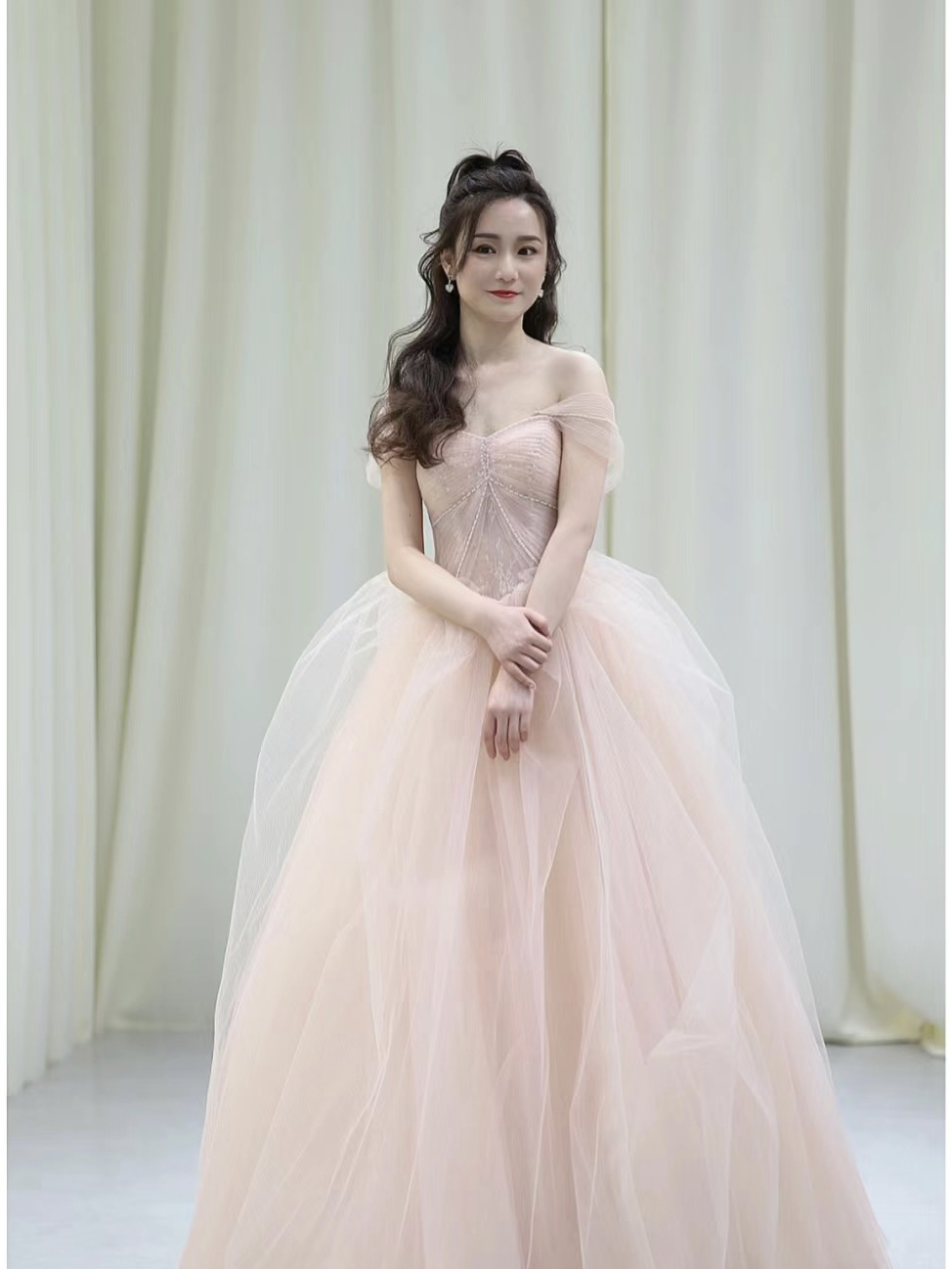 柔美粉色小轻纱