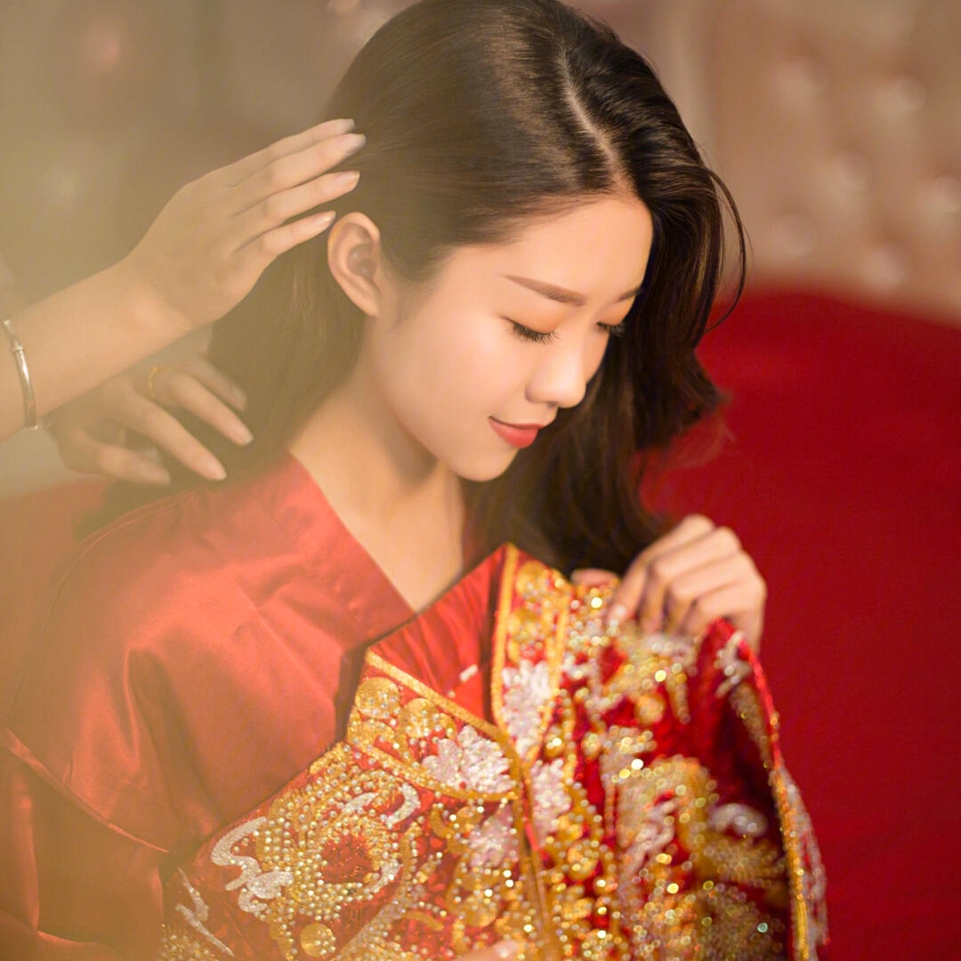 艾婕絲｜婚紗禮服館 秀禾服
