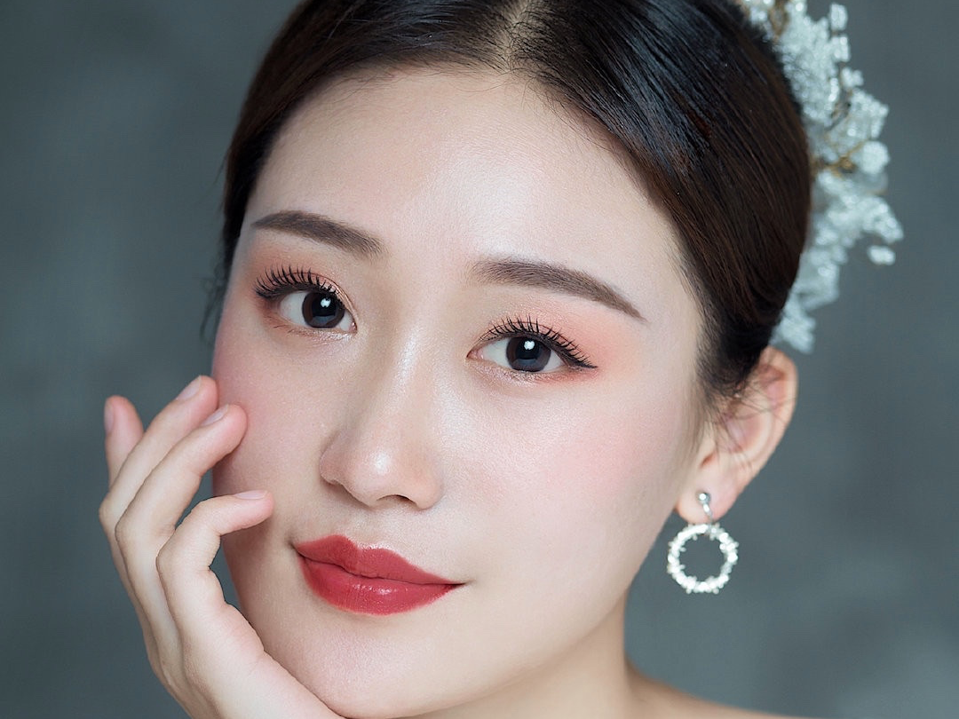 准新娘订婚当天订婚妆面造型