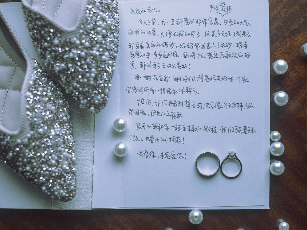 晴天适合相见，雨天适合思念。日常需要在一起。