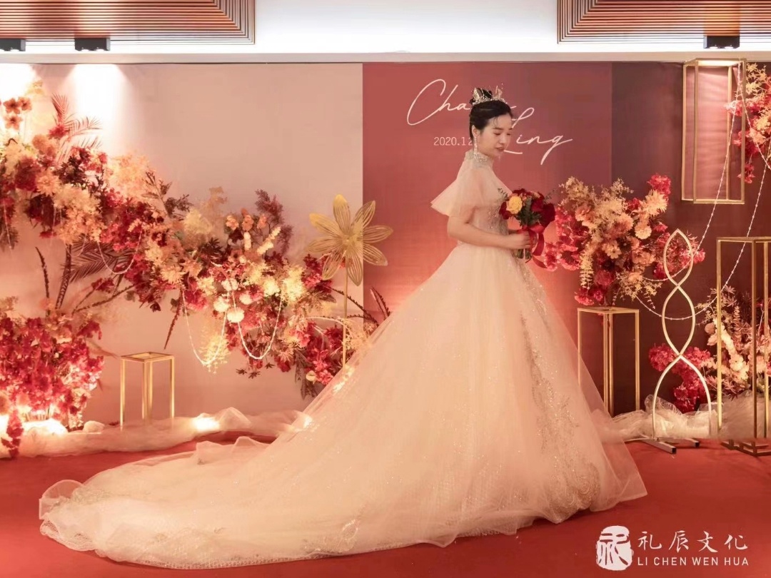 礼辰婚礼|主舞台签到区合影区特惠布置