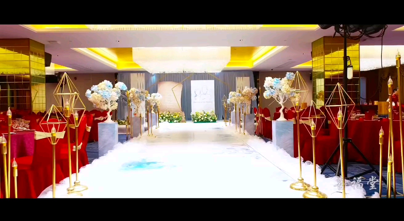 超性价比蓝色系酒店婚礼布置