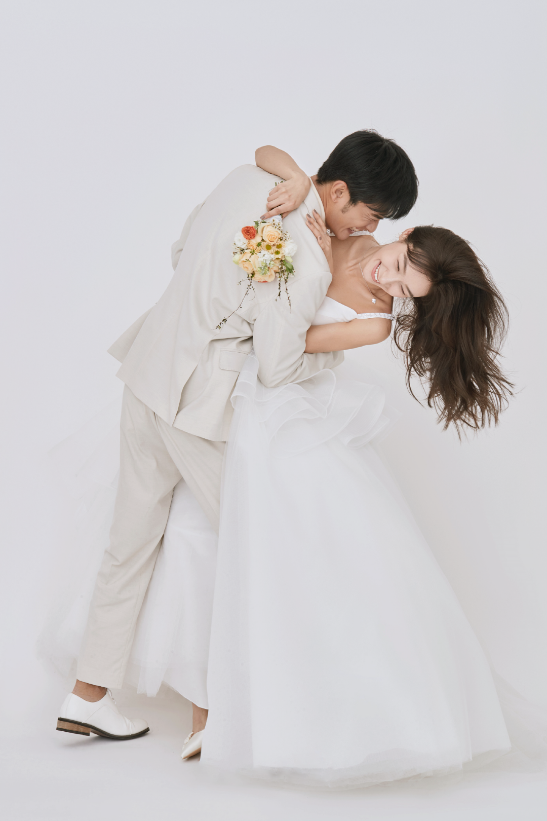 高级感情婚纱照+婚纱嫁衣免租+一价全包