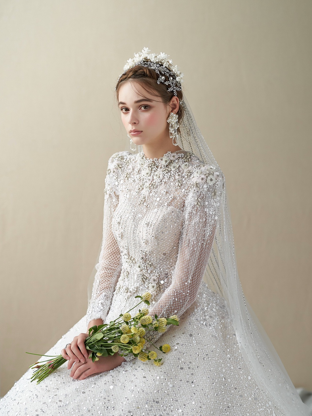 【露瑞婚纱】资深跟妆+轻奢拖尾婚纱+秀禾+敬酒服