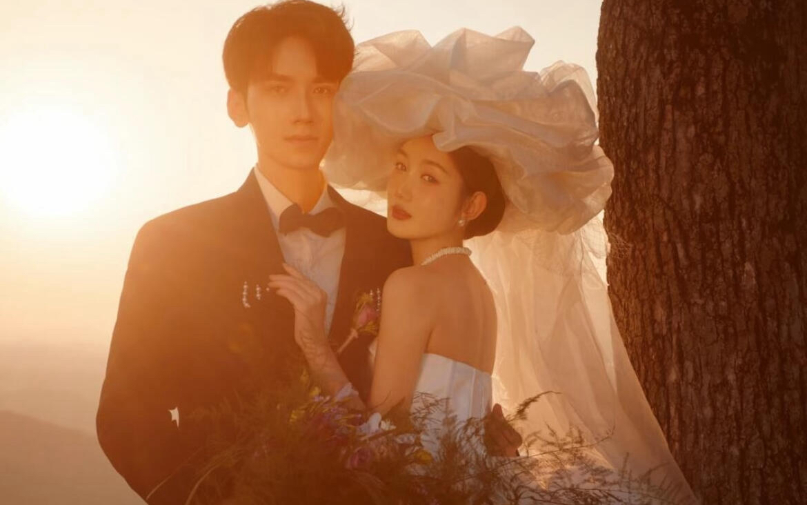 “漂泊止于爱人相遇”夕阳电影感婚纱照.