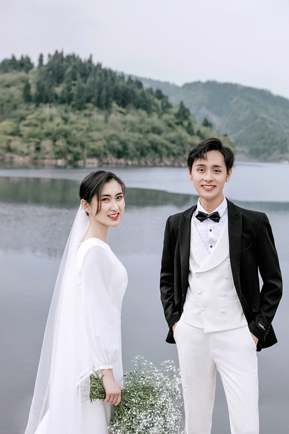 都婚纱照怎么选？哪家婚纱摄影工作室好？