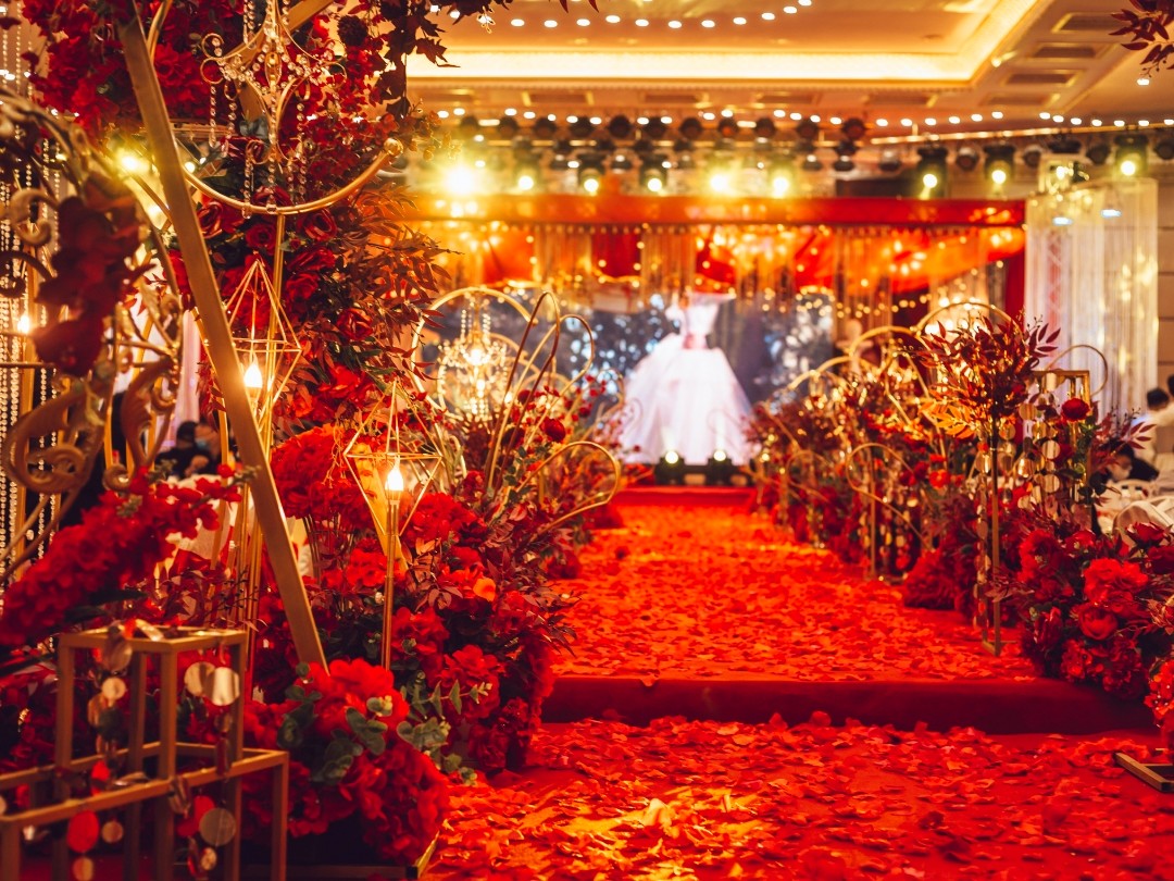 柳河北方酒店欧式高贵红金套系