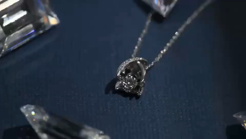 睛彩-铂950金钻石吊坠+项链 