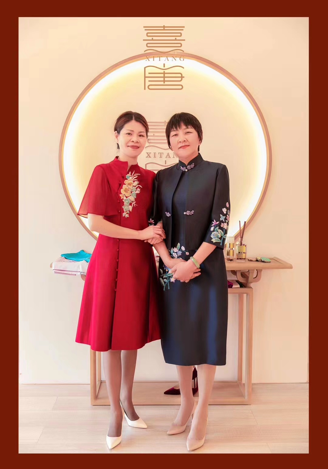 妈妈和婆婆的婚礼华服