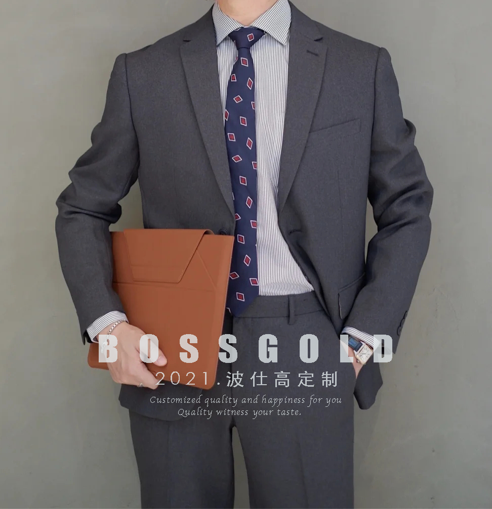 商务男士的灰色套装