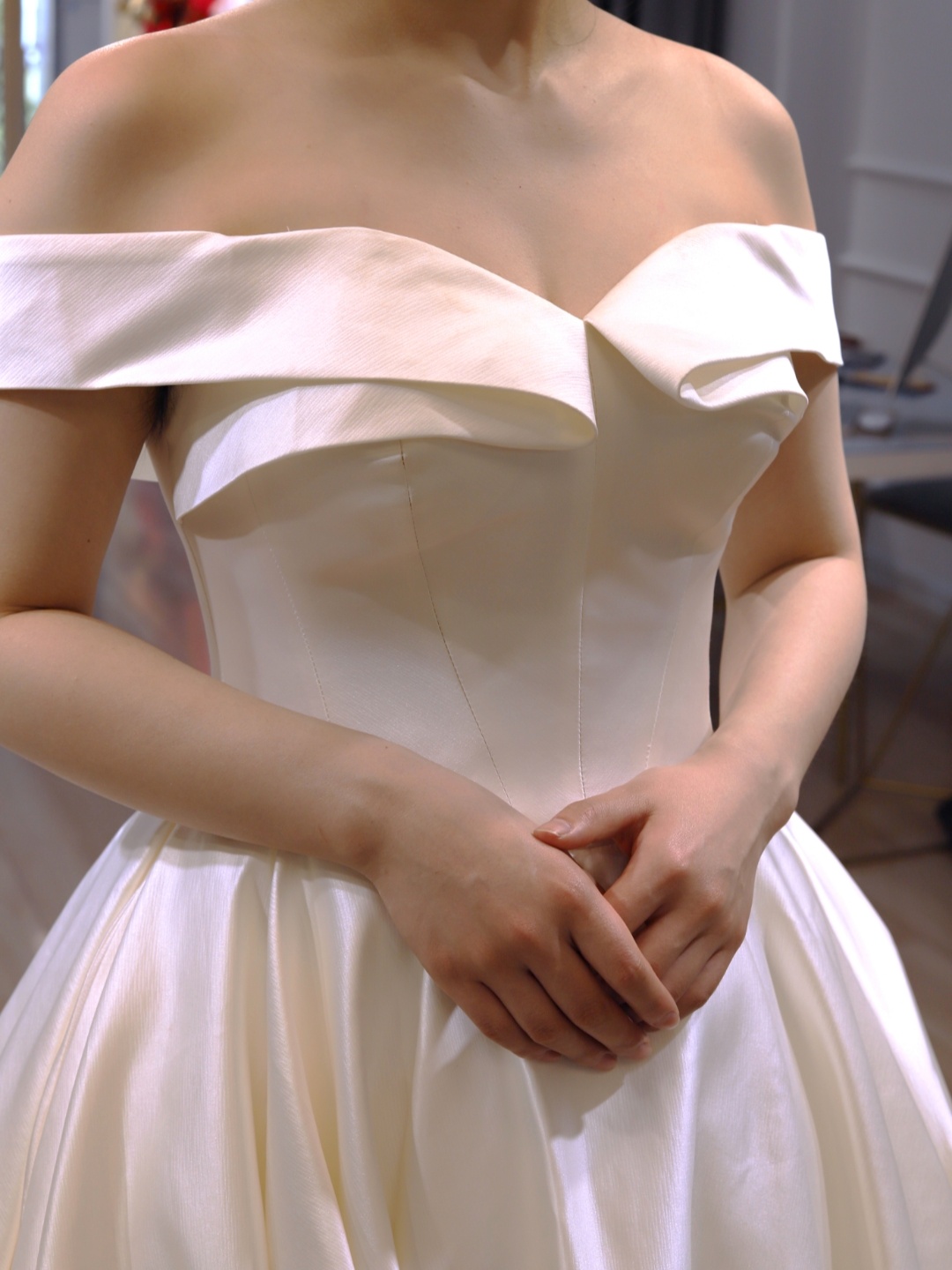 简约优雅缎面婚纱+秀禾+露背礼服