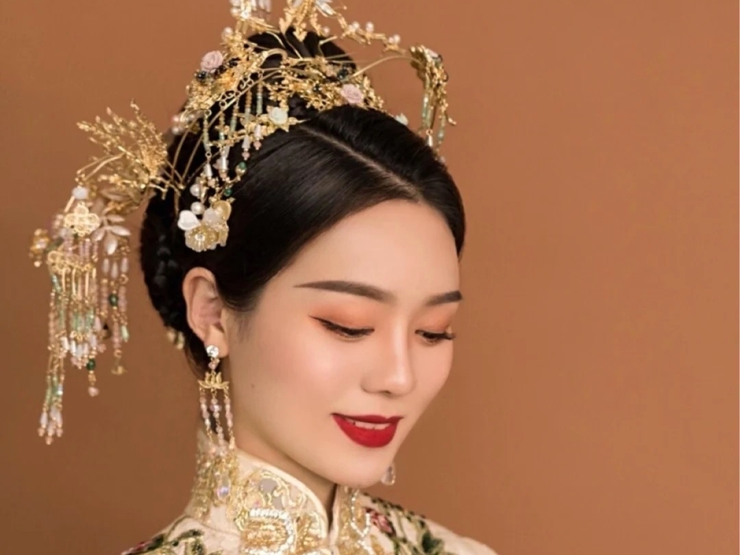 超值黃金導(dǎo)師化妝團隊 全天跟妝+回門妝+親友不限