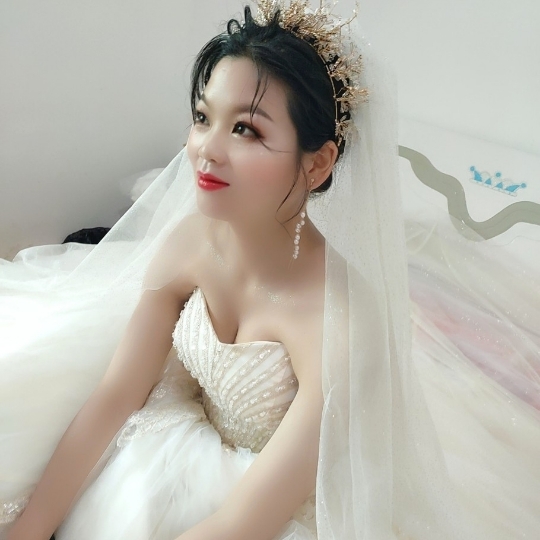 凌晨出门白纱一位毕节95后小姐姐