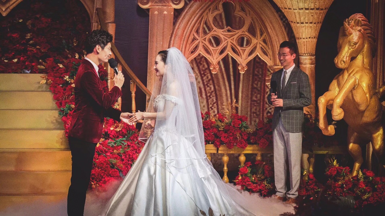 开心幸福的婚礼圆满完成了