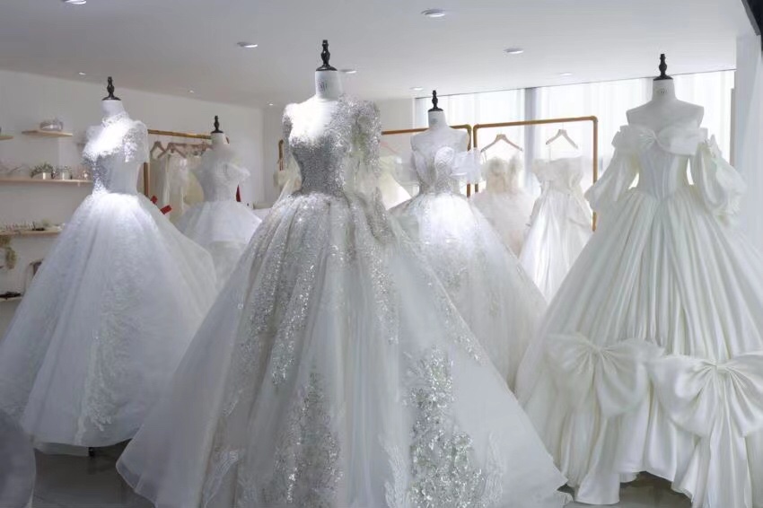 嫁依婚纱JIAYISTUDIO